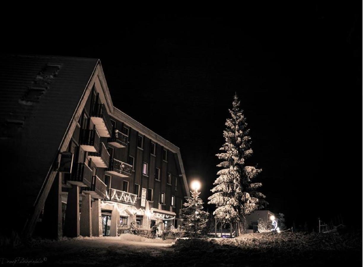 Hotel Saint Jean Montclar  Exteriör bild