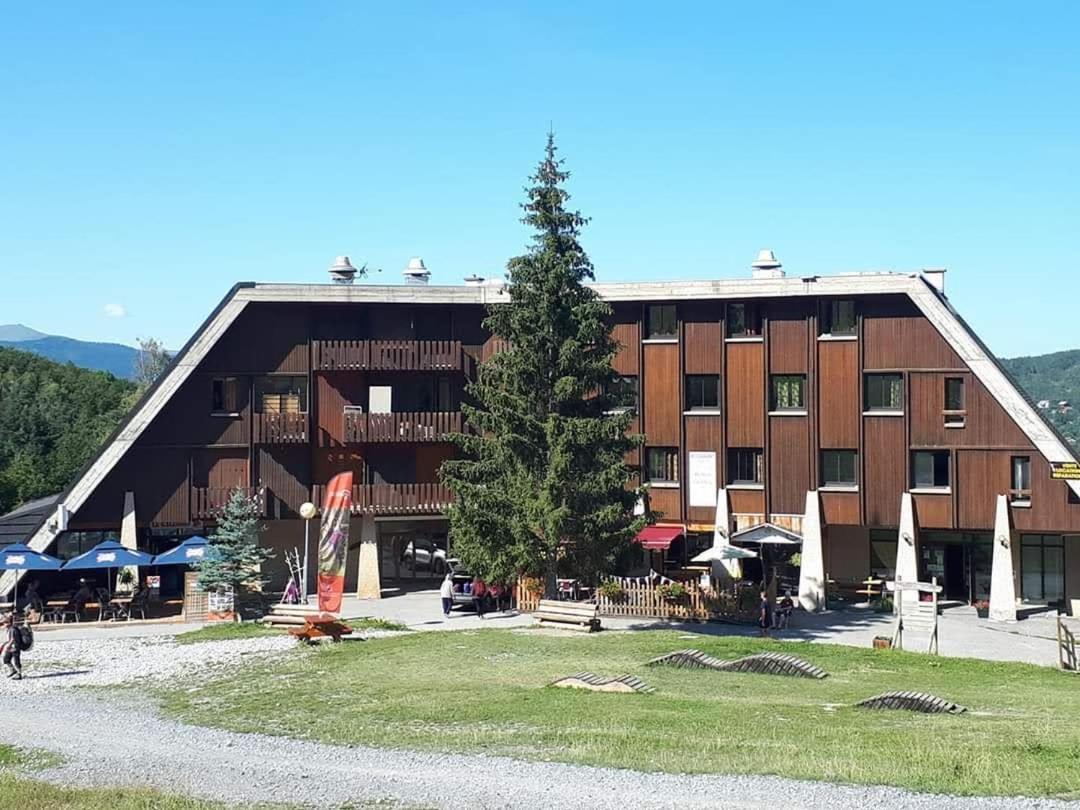 Hotel Saint Jean Montclar  Exteriör bild