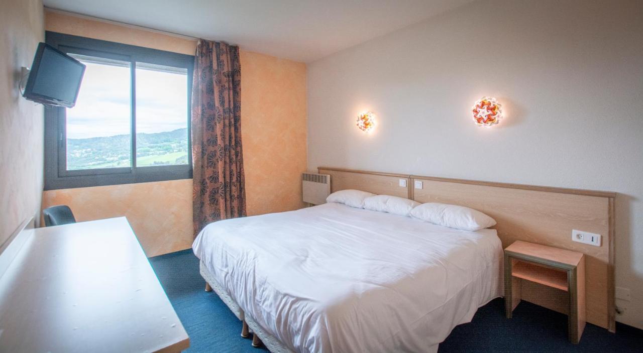Hotel Saint Jean Montclar  Exteriör bild